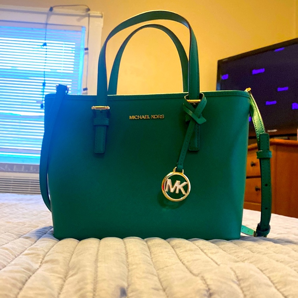 micheal kors mini jet set crossbody